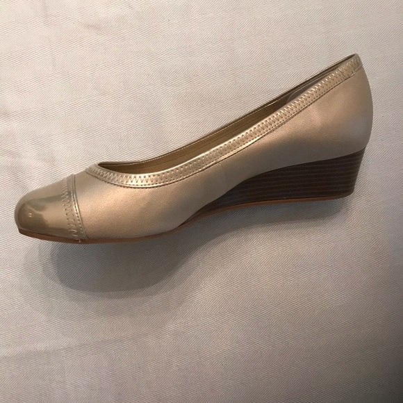 Cole Haan Soft Gold Metallic Elsie Cap Toe Wedge all Size 7 1/2 C - Picture 8 of 11